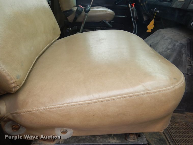 image for item MX9798 1991 International 4900  dump truck