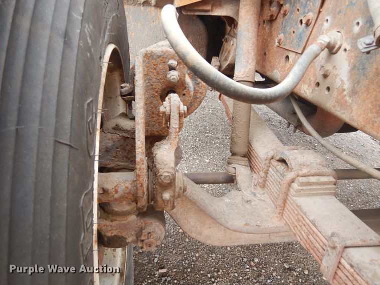 image for item MX9798 1991 International 4900  dump truck