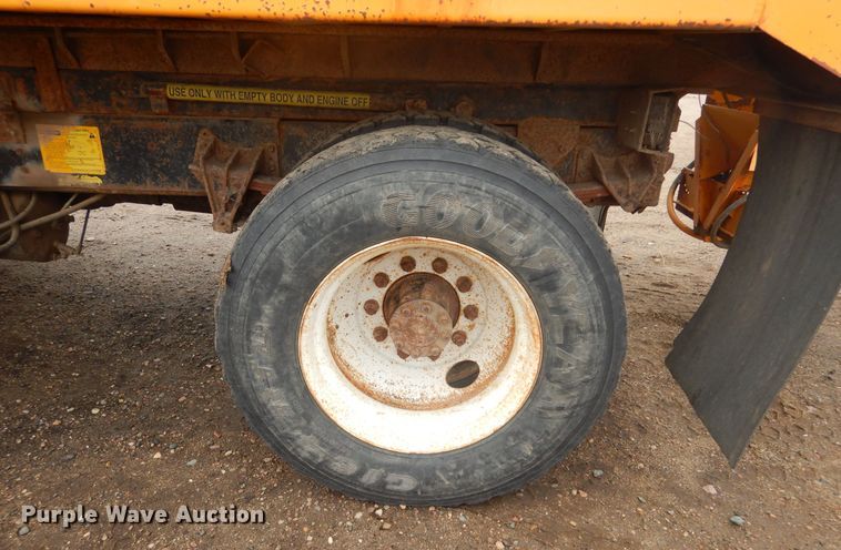 image for item MX9798 1991 International 4900  dump truck