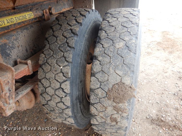 image for item MX9798 1991 International 4900  dump truck