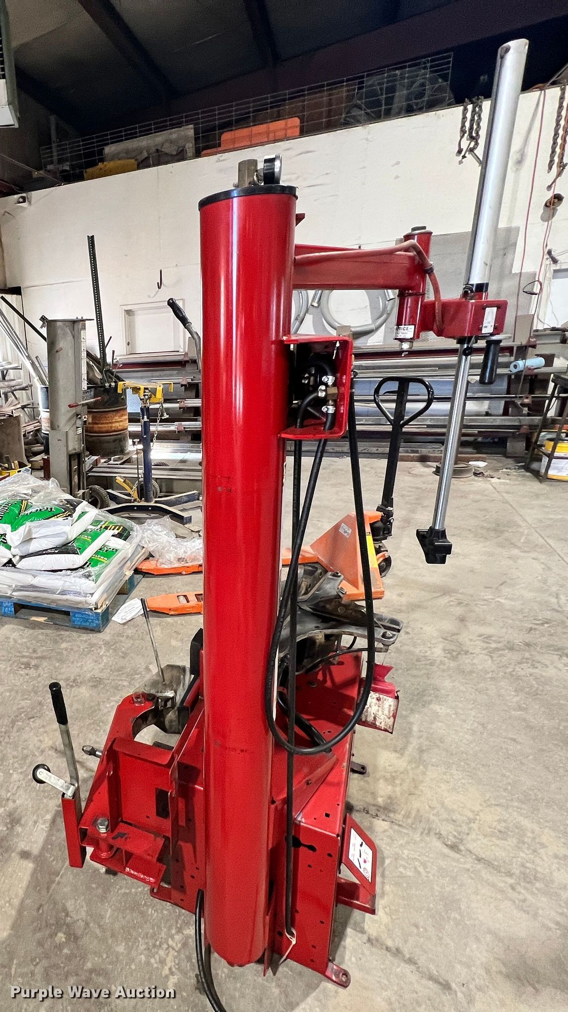 Coats 7065AX tire machine in Altamont, KS Item ID9697 sold Purple Wave