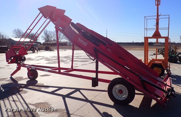 image for item DC4093 Kuhn 1036F  bale accumulator