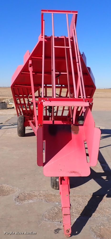 image for item DC4093 Kuhn 1036F  bale accumulator