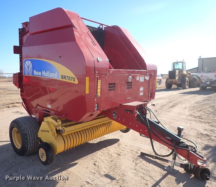 image for item DC4100 2014 New Holland BR7070  round baler