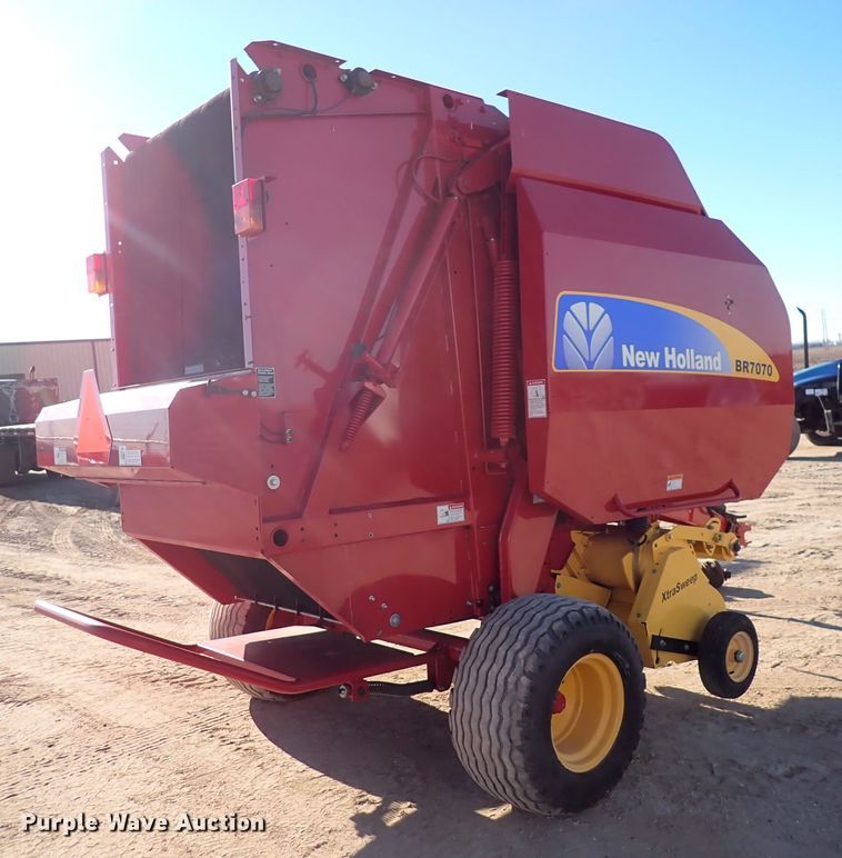 image for item DC4100 2014 New Holland BR7070  round baler