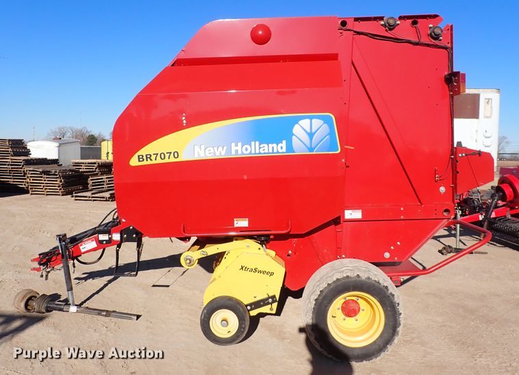 image for item DC4100 2014 New Holland BR7070  round baler