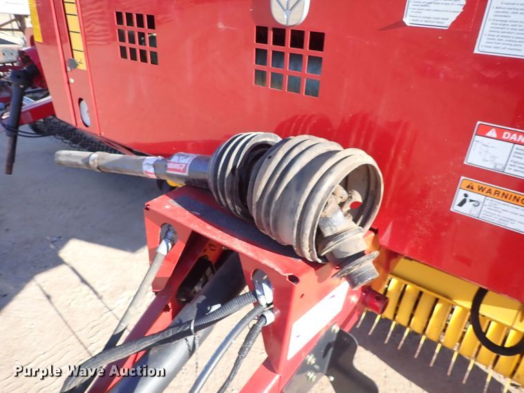 image for item DC4100 2014 New Holland BR7070  round baler