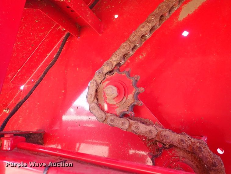 image for item DC4100 2014 New Holland BR7070  round baler