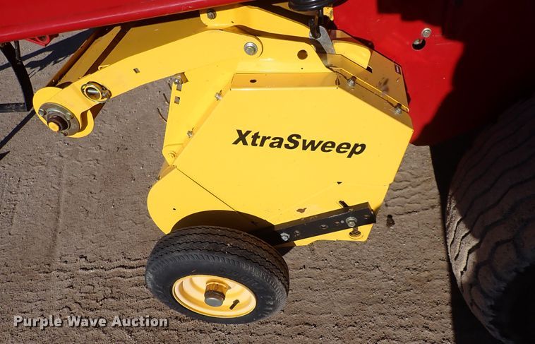 image for item DC4100 2014 New Holland BR7070  round baler