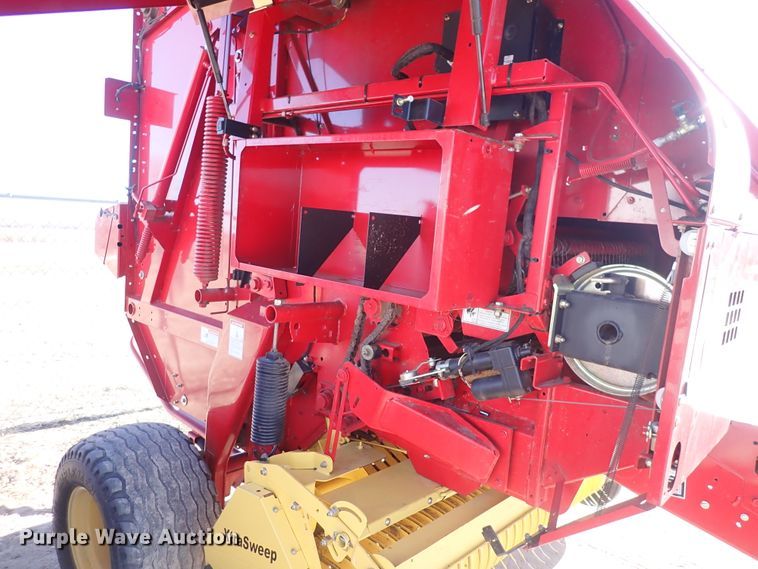 image for item DC4100 2014 New Holland BR7070  round baler