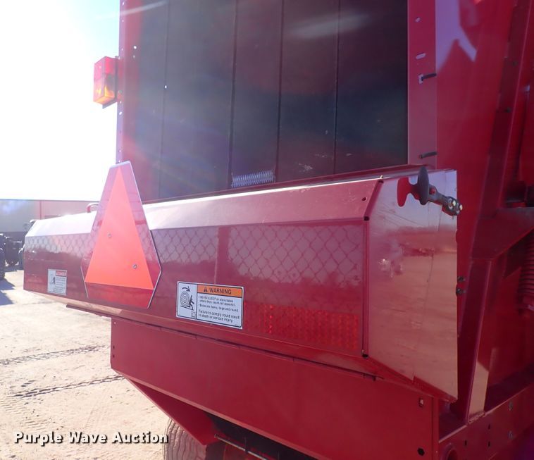 image for item DC4100 2014 New Holland BR7070  round baler