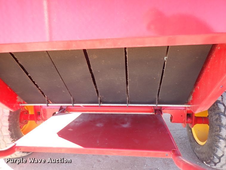 image for item DC4100 2014 New Holland BR7070  round baler