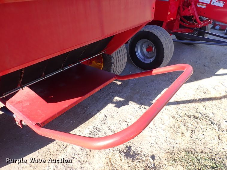 image for item DC4100 2014 New Holland BR7070  round baler