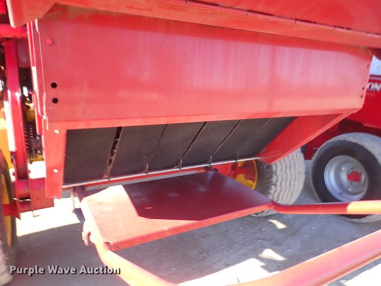 image for item DC4100 2014 New Holland BR7070  round baler