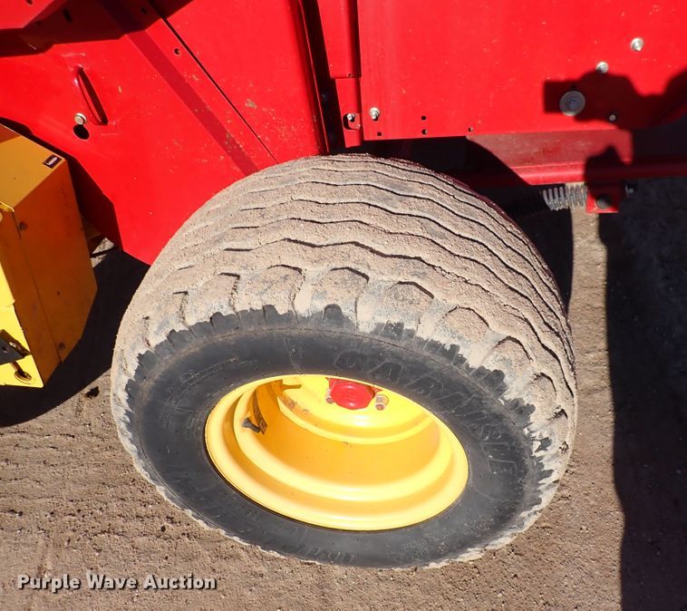 image for item DC4100 2014 New Holland BR7070  round baler