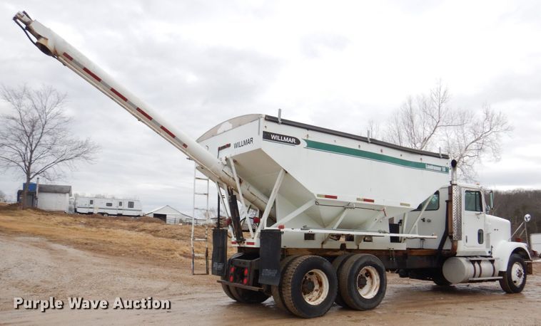 image for item DE7510 1990 International 9300  fertilizer delivery truck