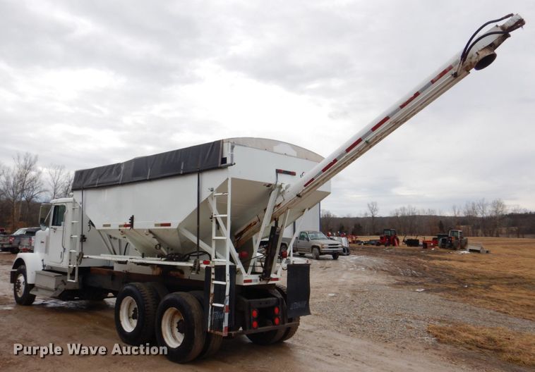 image for item DE7510 1990 International 9300  fertilizer delivery truck