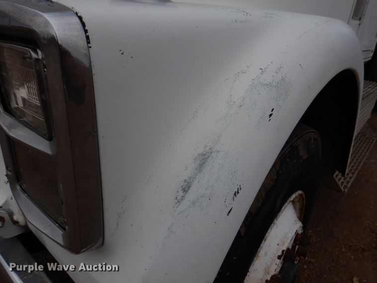 image for item DE7510 1990 International 9300  fertilizer delivery truck