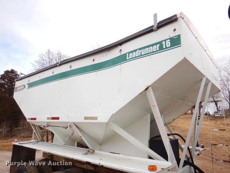 image for item DE7510 1990 International 9300  fertilizer delivery truck