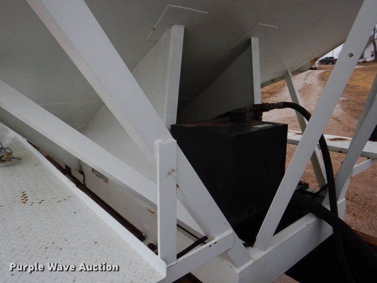 image for item DE7510 1990 International 9300  fertilizer delivery truck