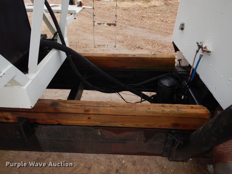 image for item DE7510 1990 International 9300  fertilizer delivery truck