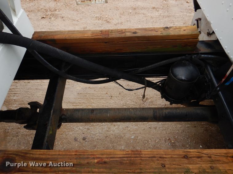 image for item DE7510 1990 International 9300  fertilizer delivery truck