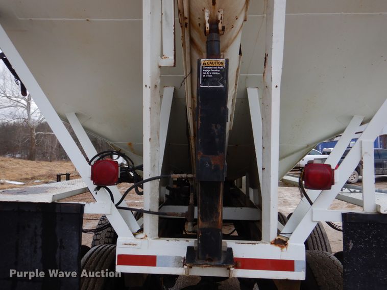 image for item DE7510 1990 International 9300  fertilizer delivery truck