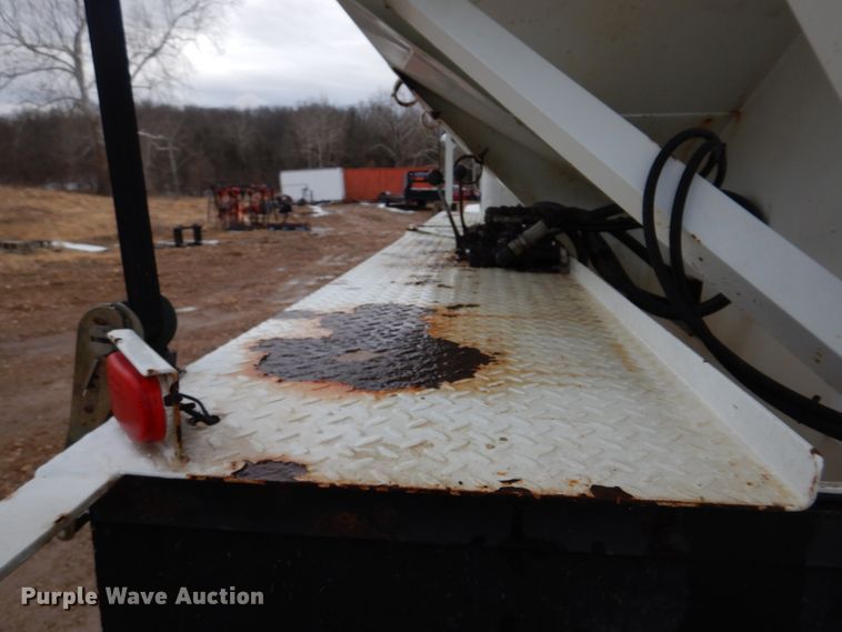 image for item DE7510 1990 International 9300  fertilizer delivery truck