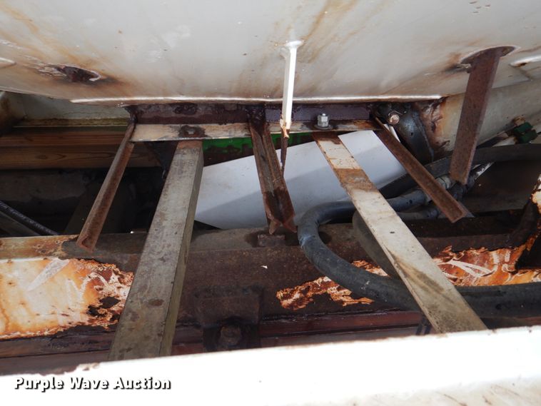 image for item DE7510 1990 International 9300  fertilizer delivery truck