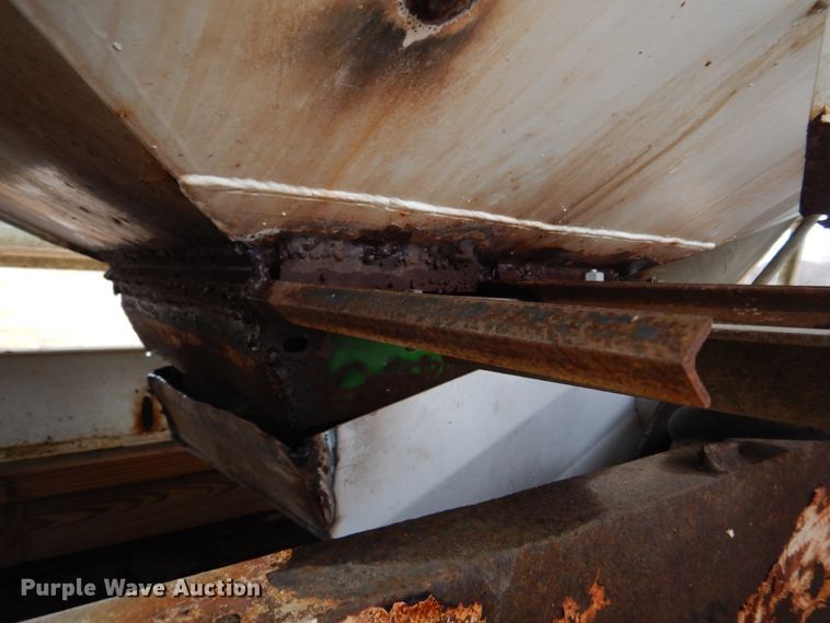 image for item DE7510 1990 International 9300  fertilizer delivery truck