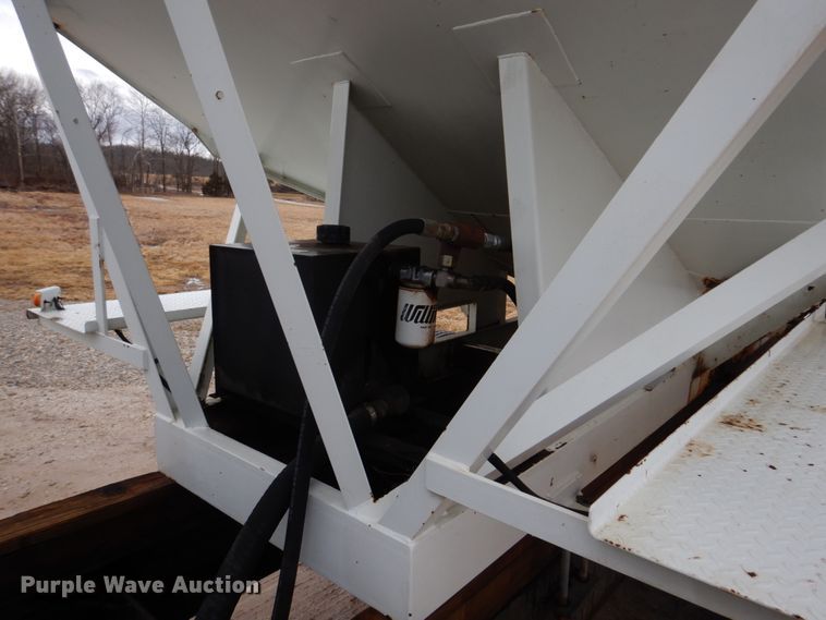 image for item DE7510 1990 International 9300  fertilizer delivery truck