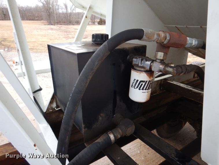 image for item DE7510 1990 International 9300  fertilizer delivery truck