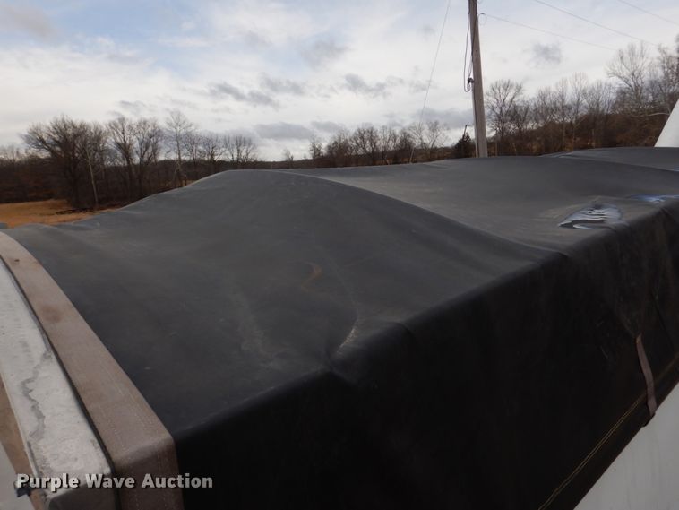 image for item DE7510 1990 International 9300  fertilizer delivery truck