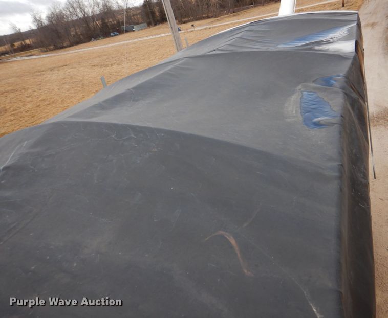 image for item DE7510 1990 International 9300  fertilizer delivery truck