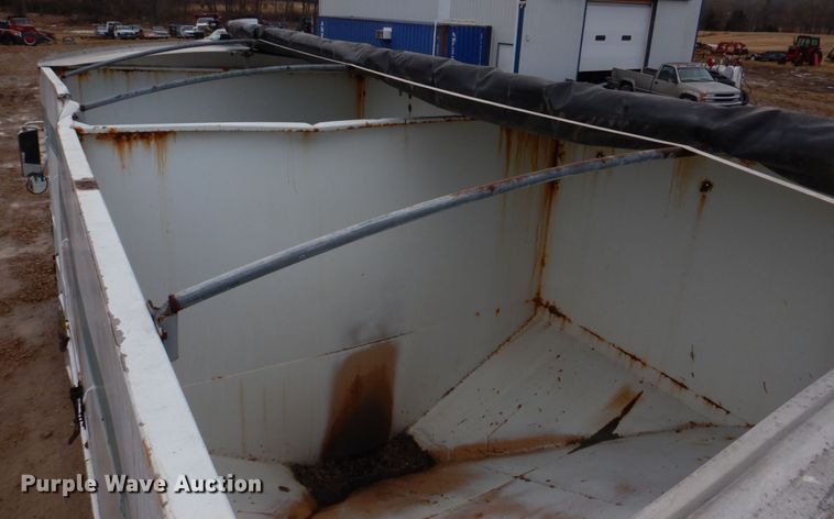 image for item DE7510 1990 International 9300  fertilizer delivery truck