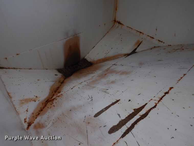 image for item DE7510 1990 International 9300  fertilizer delivery truck