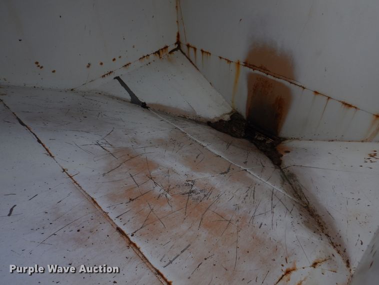 image for item DE7510 1990 International 9300  fertilizer delivery truck