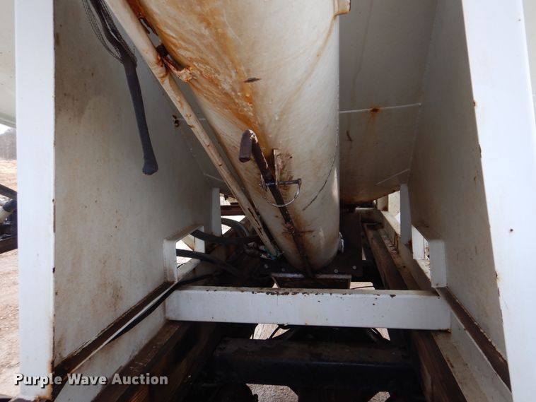 image for item DE7510 1990 International 9300  fertilizer delivery truck