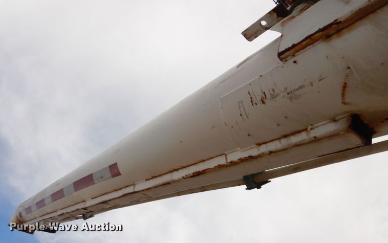 image for item DE7510 1990 International 9300  fertilizer delivery truck