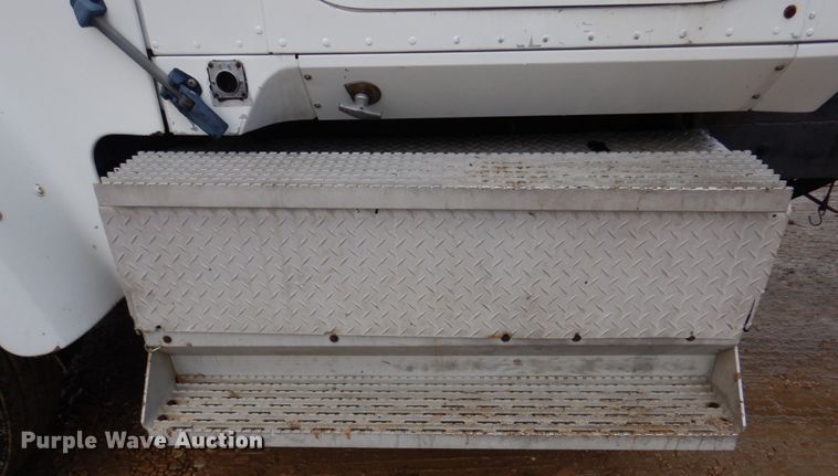 image for item DE7510 1990 International 9300  fertilizer delivery truck