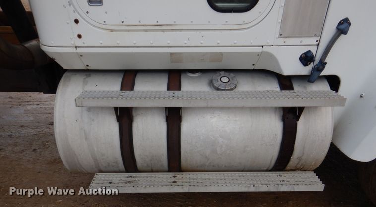 image for item DE7510 1990 International 9300  fertilizer delivery truck