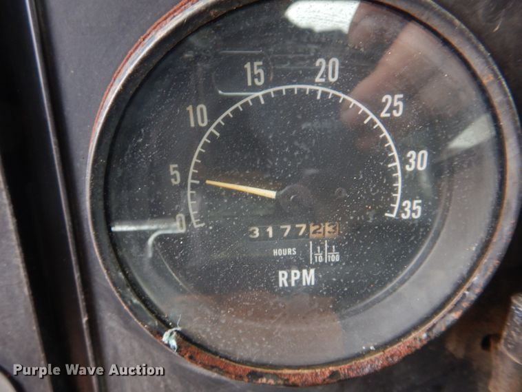 image for item DE7510 1990 International 9300  fertilizer delivery truck