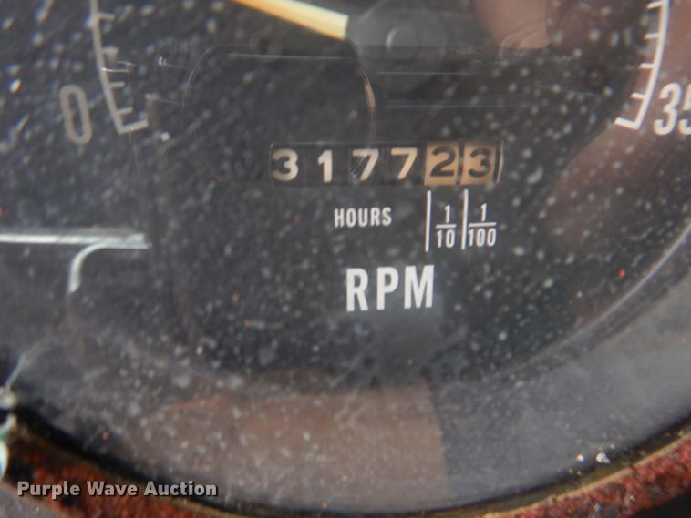 image for item DE7510 1990 International 9300  fertilizer delivery truck