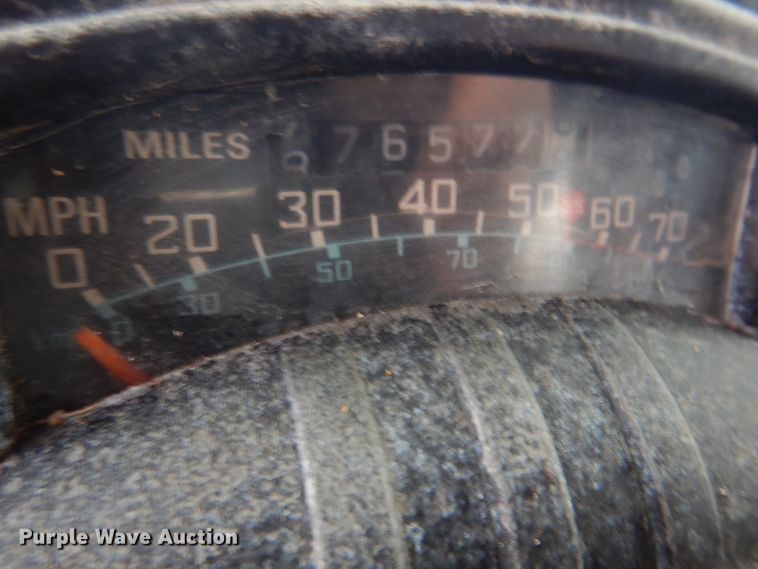 image for item DE7510 1990 International 9300  fertilizer delivery truck