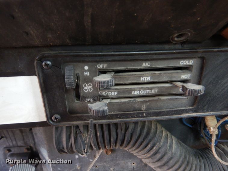 image for item DE7510 1990 International 9300  fertilizer delivery truck