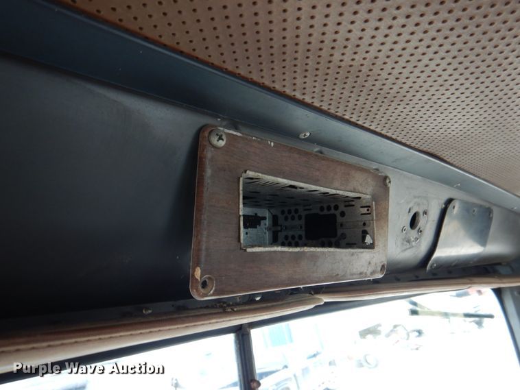 image for item DE7510 1990 International 9300  fertilizer delivery truck