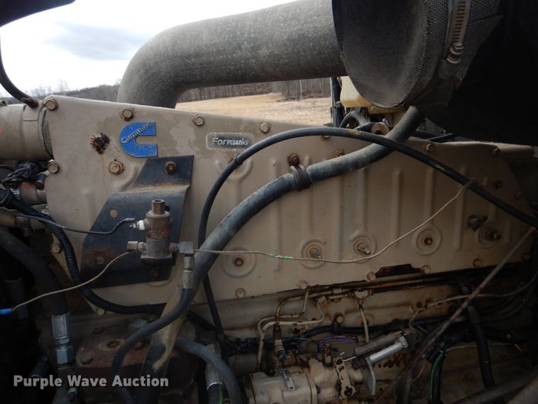 image for item DE7510 1990 International 9300  fertilizer delivery truck