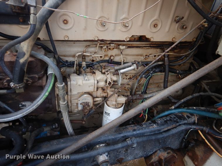 image for item DE7510 1990 International 9300  fertilizer delivery truck