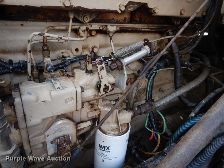 image for item DE7510 1990 International 9300  fertilizer delivery truck