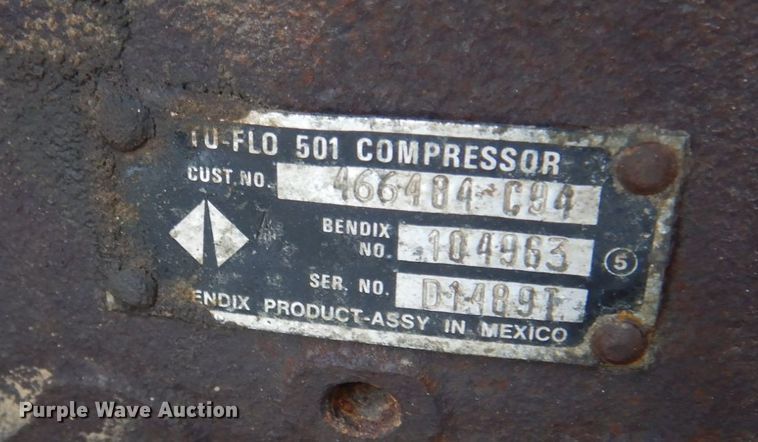 image for item DE7510 1990 International 9300  fertilizer delivery truck